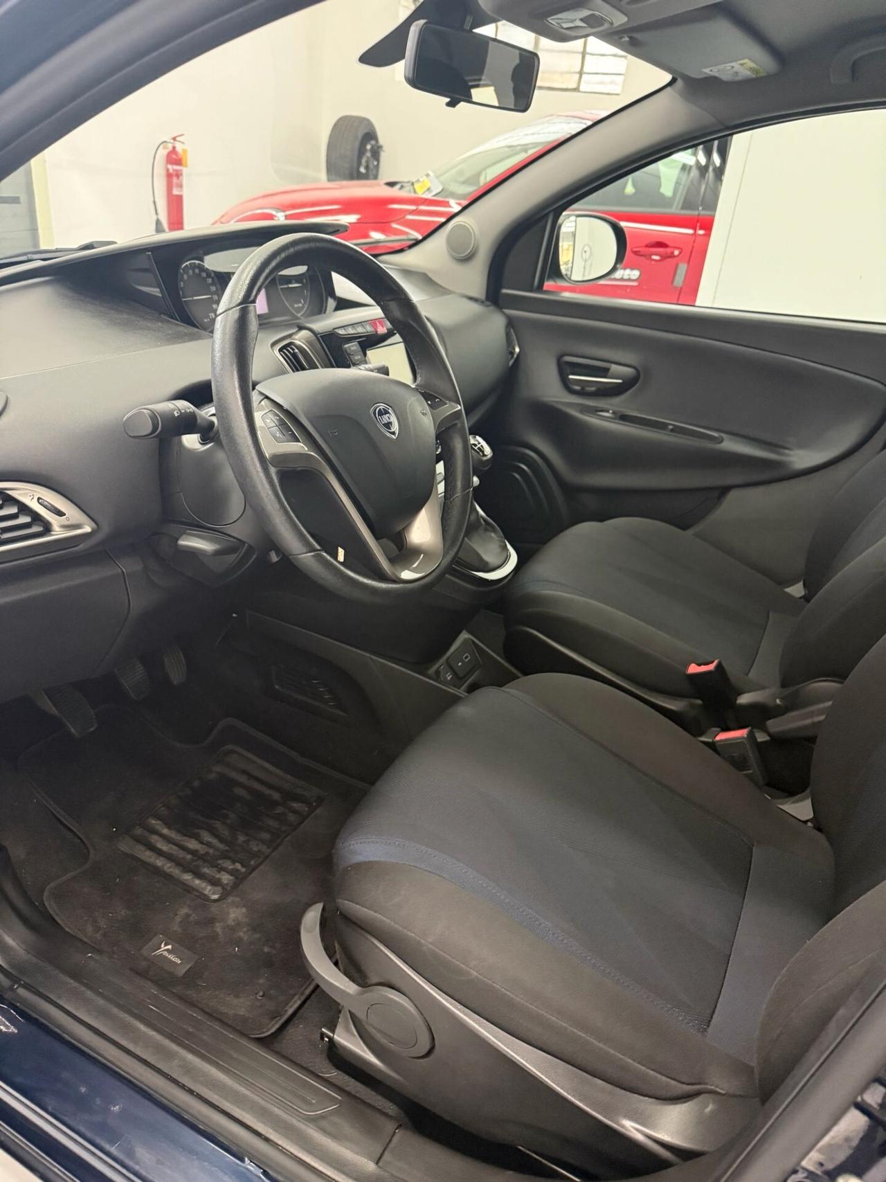 Lancia Ypsilon 1.0 FireFly 5 porte S&S Hybrid Ecochic Gold