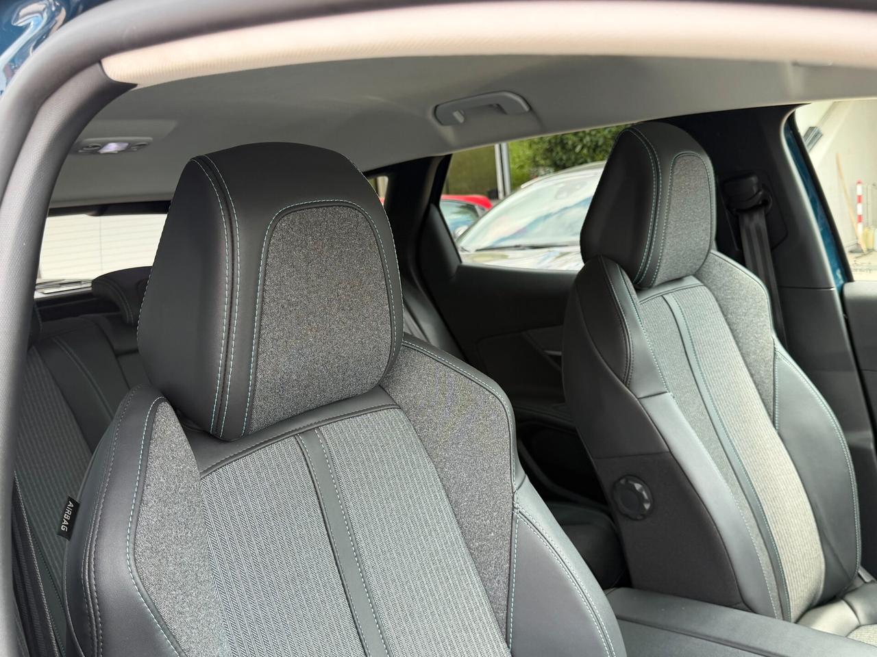 Peugeot 3008 1.5 BLUEHDI 130 cv. ALLURE PACK (Nav)