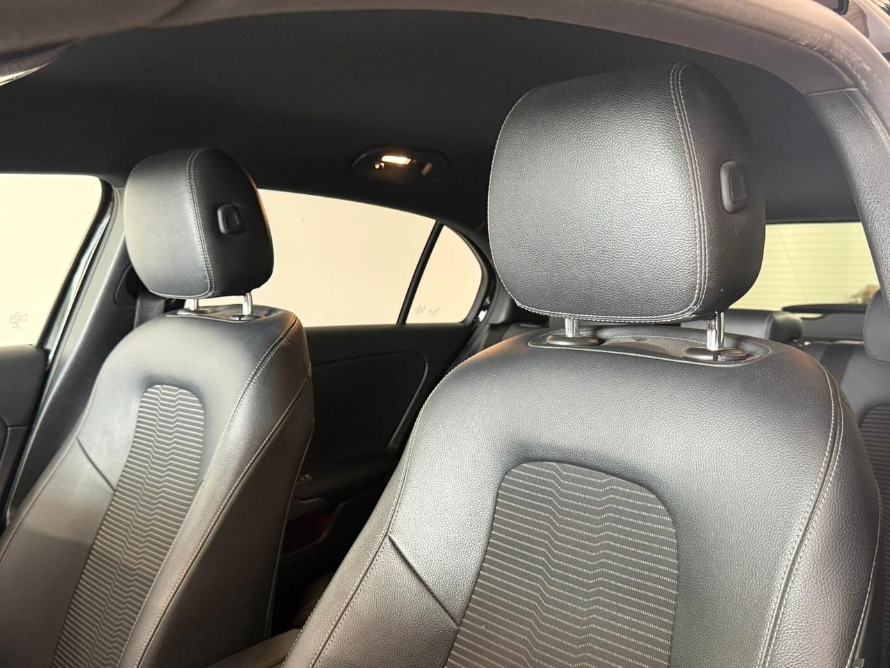 MERCEDES- BENZ A180d SPORT AUTOMATICA 2021 PACK LUCI