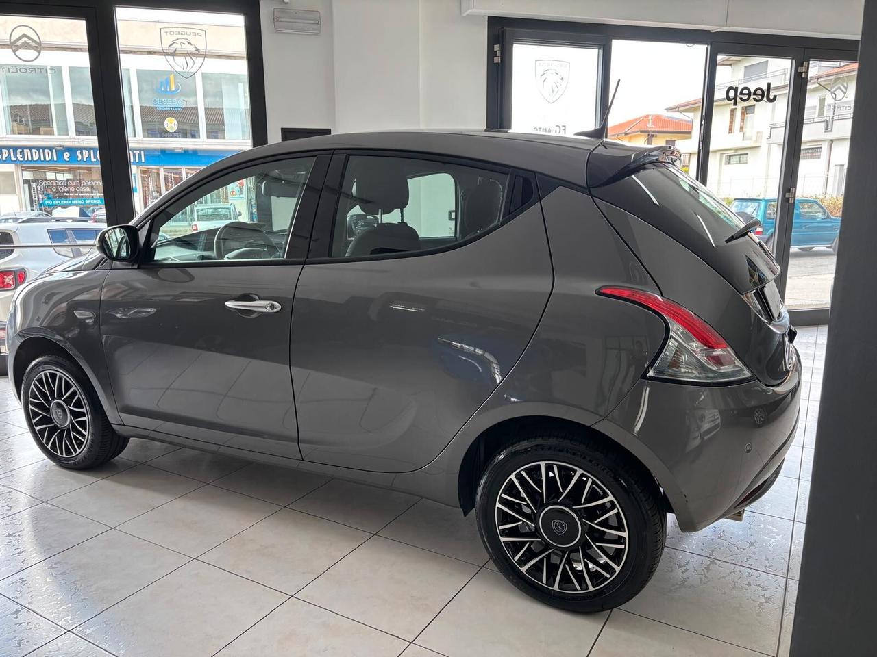 Lancia Ypsilon 1.0 FireFly 5 porte S&S Hybrid Platino
