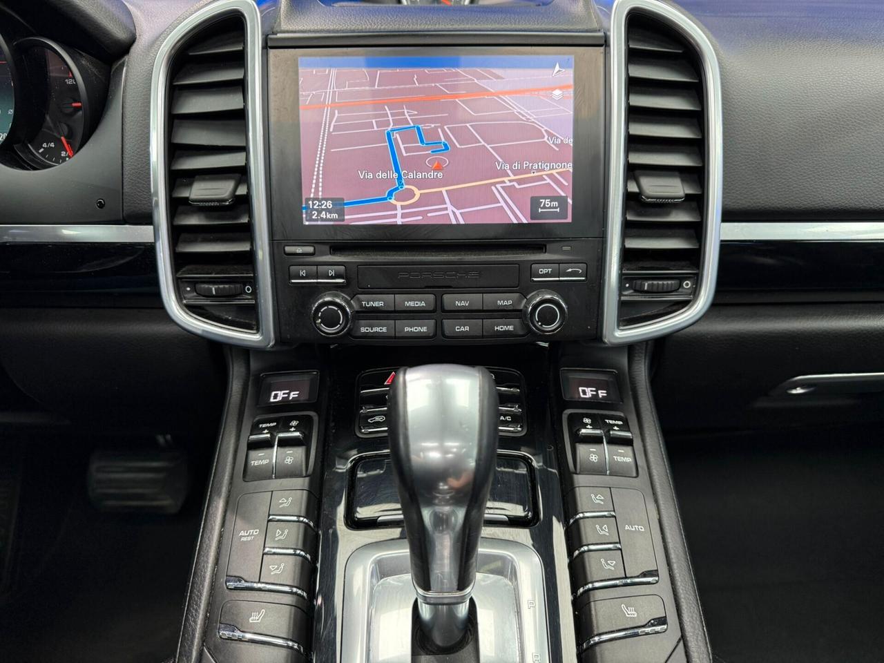 Porsche Cayenne 4.1 S DIESEL PLATINUM EDITION (598)