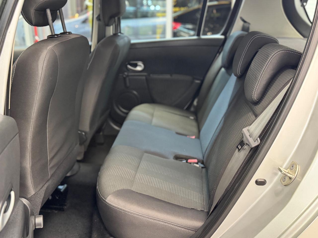 Renault Clio 1.2 16V 5 porte Confort