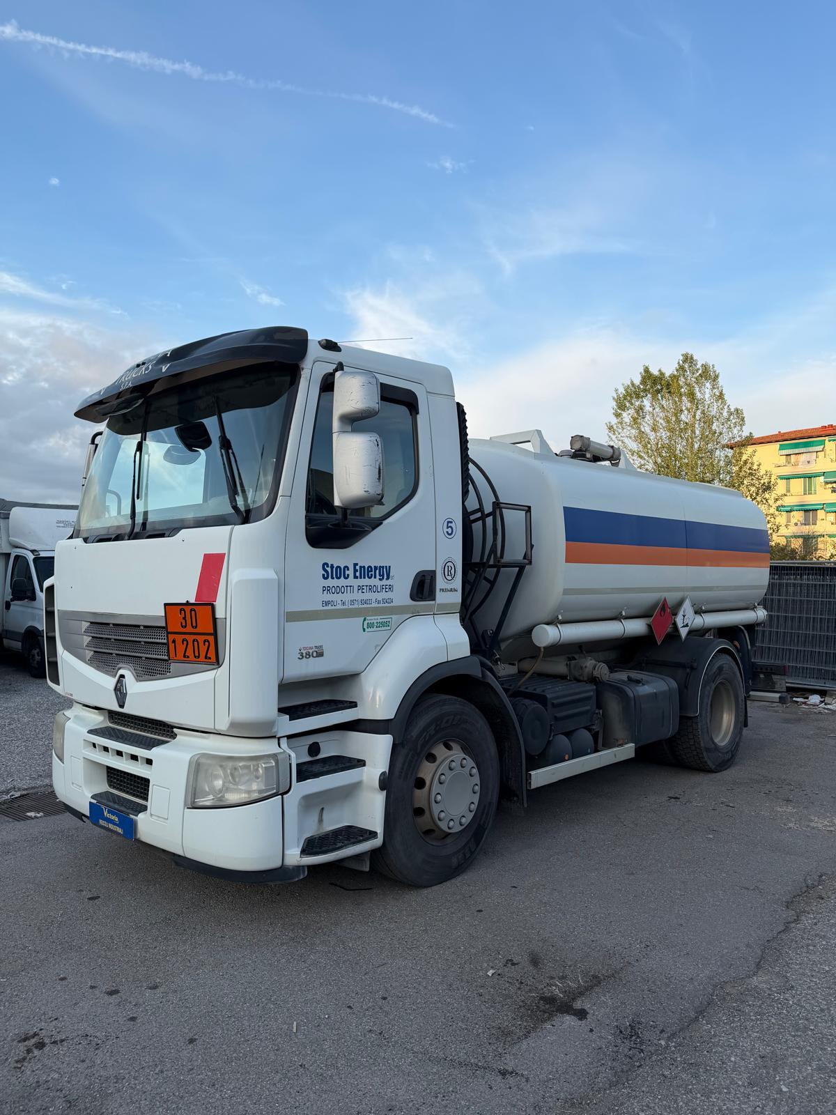0676 MOTRICE CISTERNA RENAULT 2010