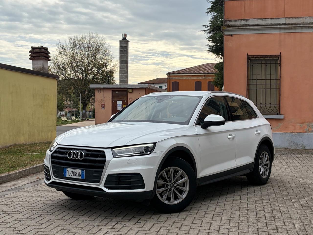 Audi Q5 2.0 TDI 150 CV Design euro 6B