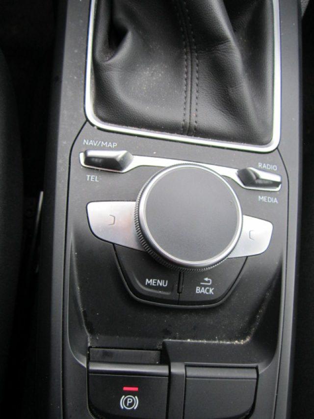 AUDI Q2 35 TFSI Business Advanced