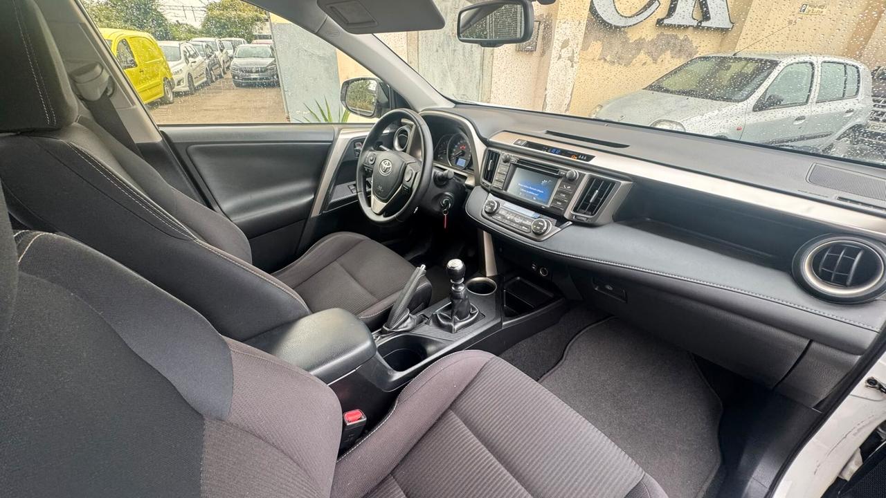 Toyota RAV 4 RAV4 2.0 D-4D 2WD Style White Ed.