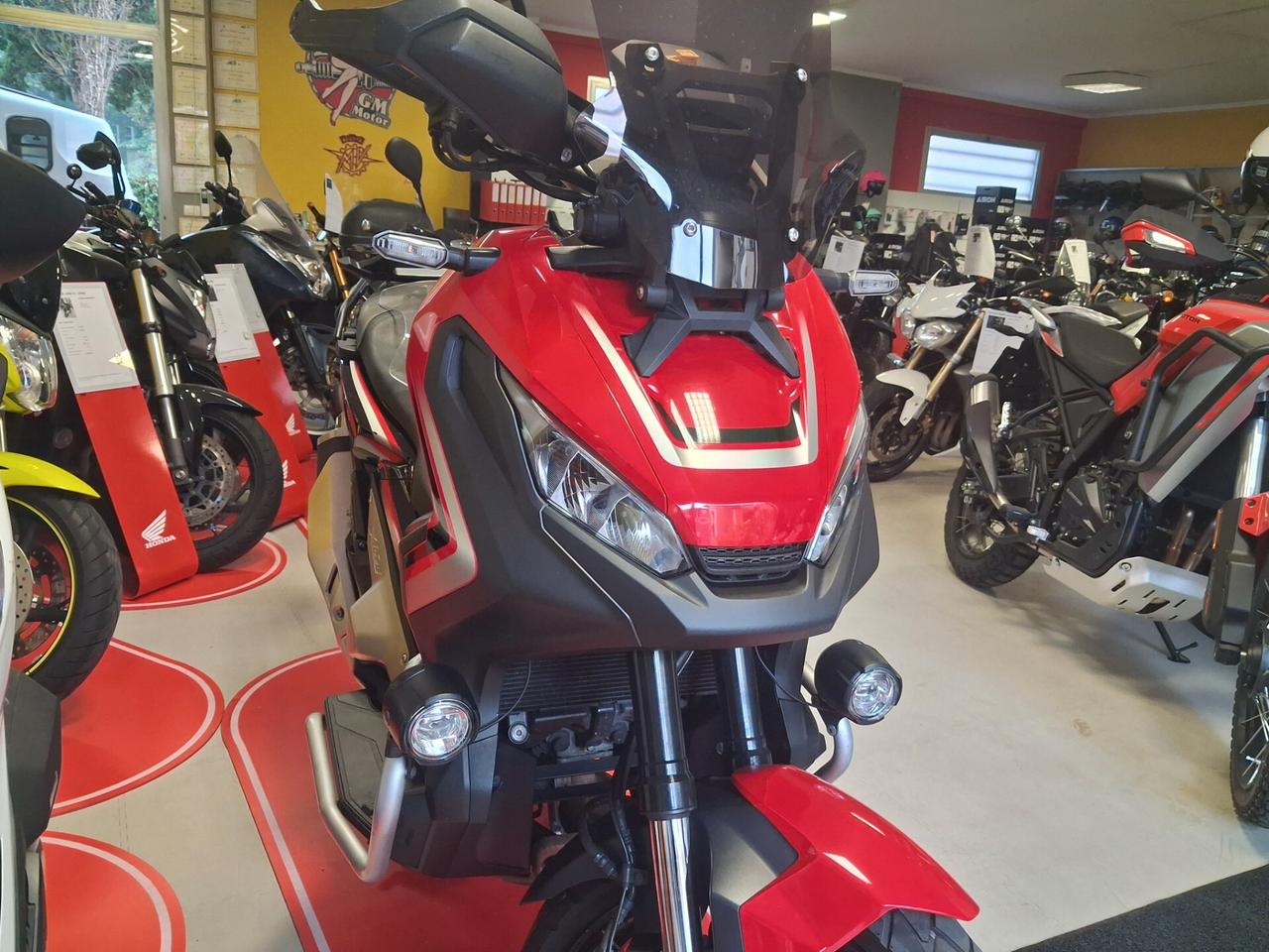 Honda X-ADV 750 ABS + TCS