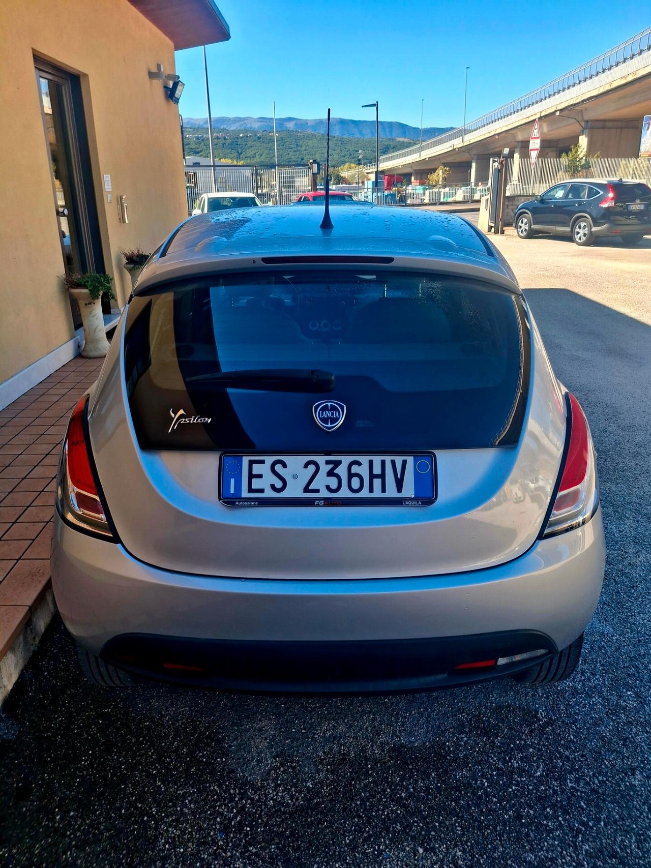 Lancia Ypsilon 0.9 TwinAir 85 CV 5 porte Metano Ecochic Gold