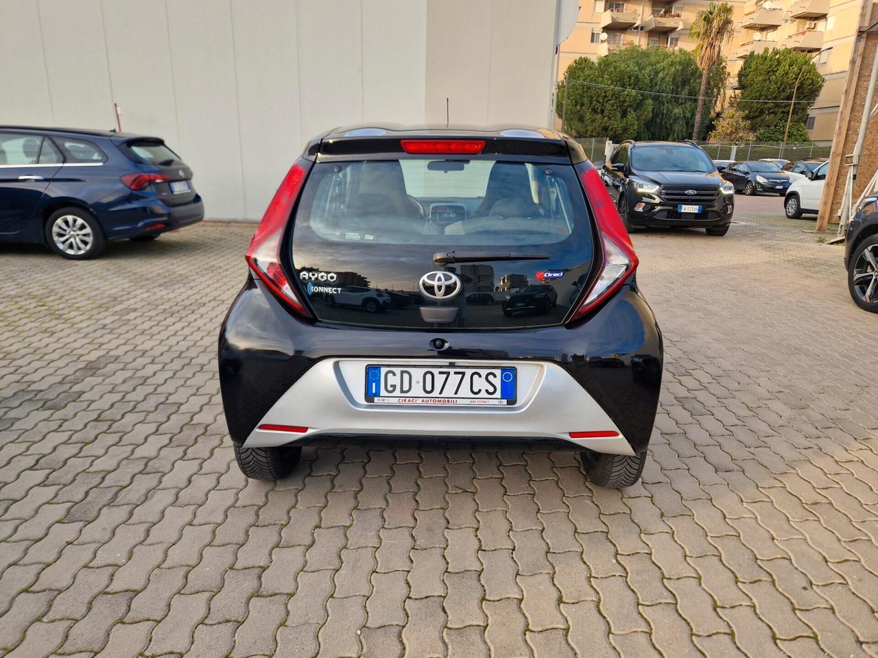 Toyota Aygo Connect 1.0 VVT-i 72 CV 5p x-play