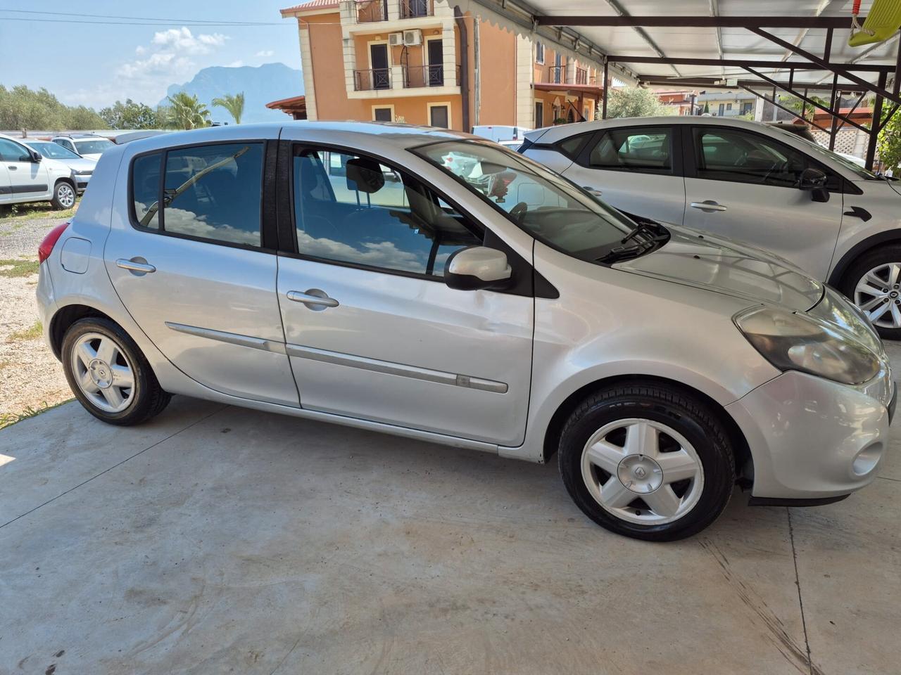 Renault Clio 1.4 16V cat 5 porte Confort Authentique