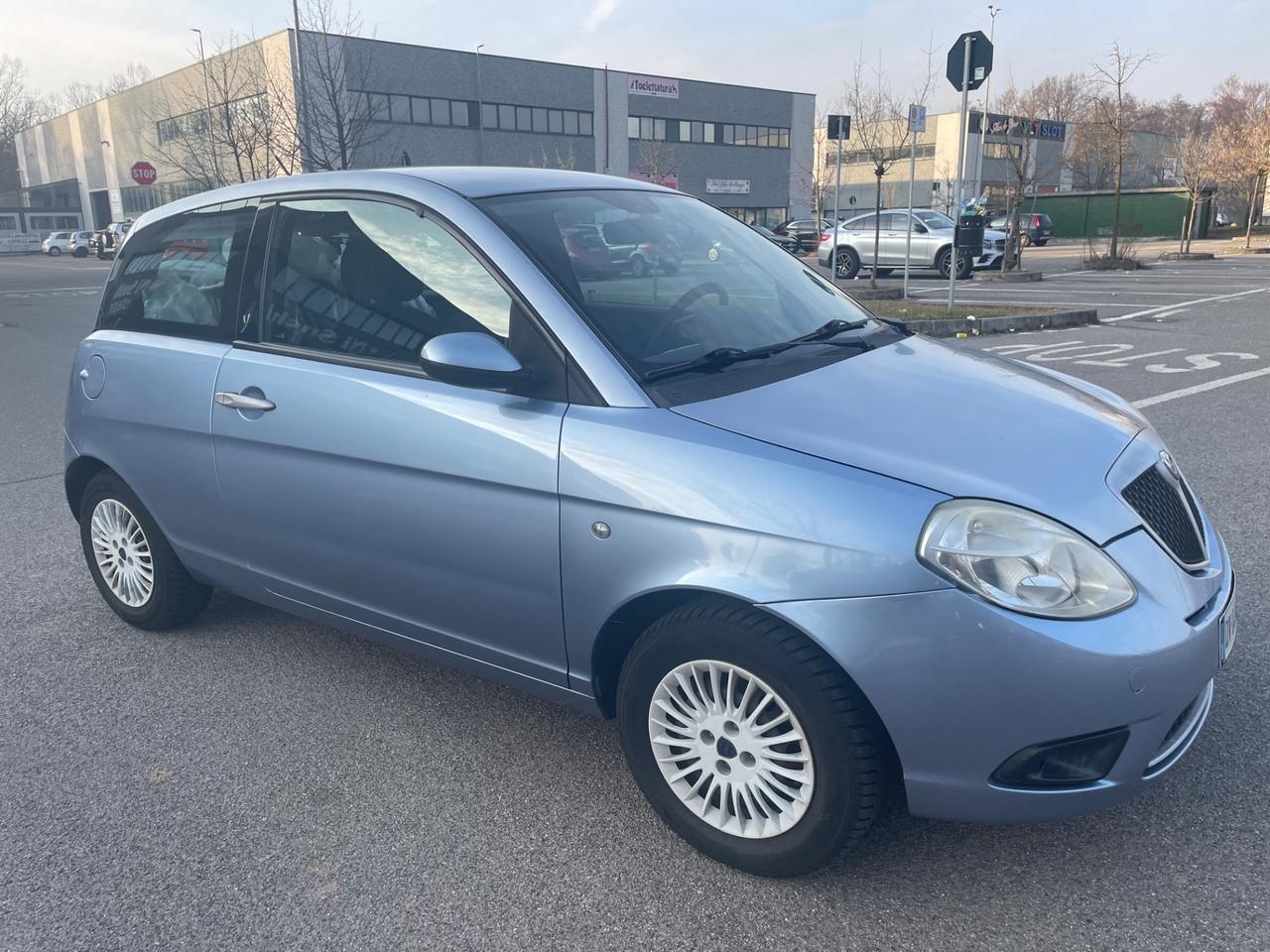 Lancia Ypsilon 1.2 *Neopatentati*doppio treno Gomme*