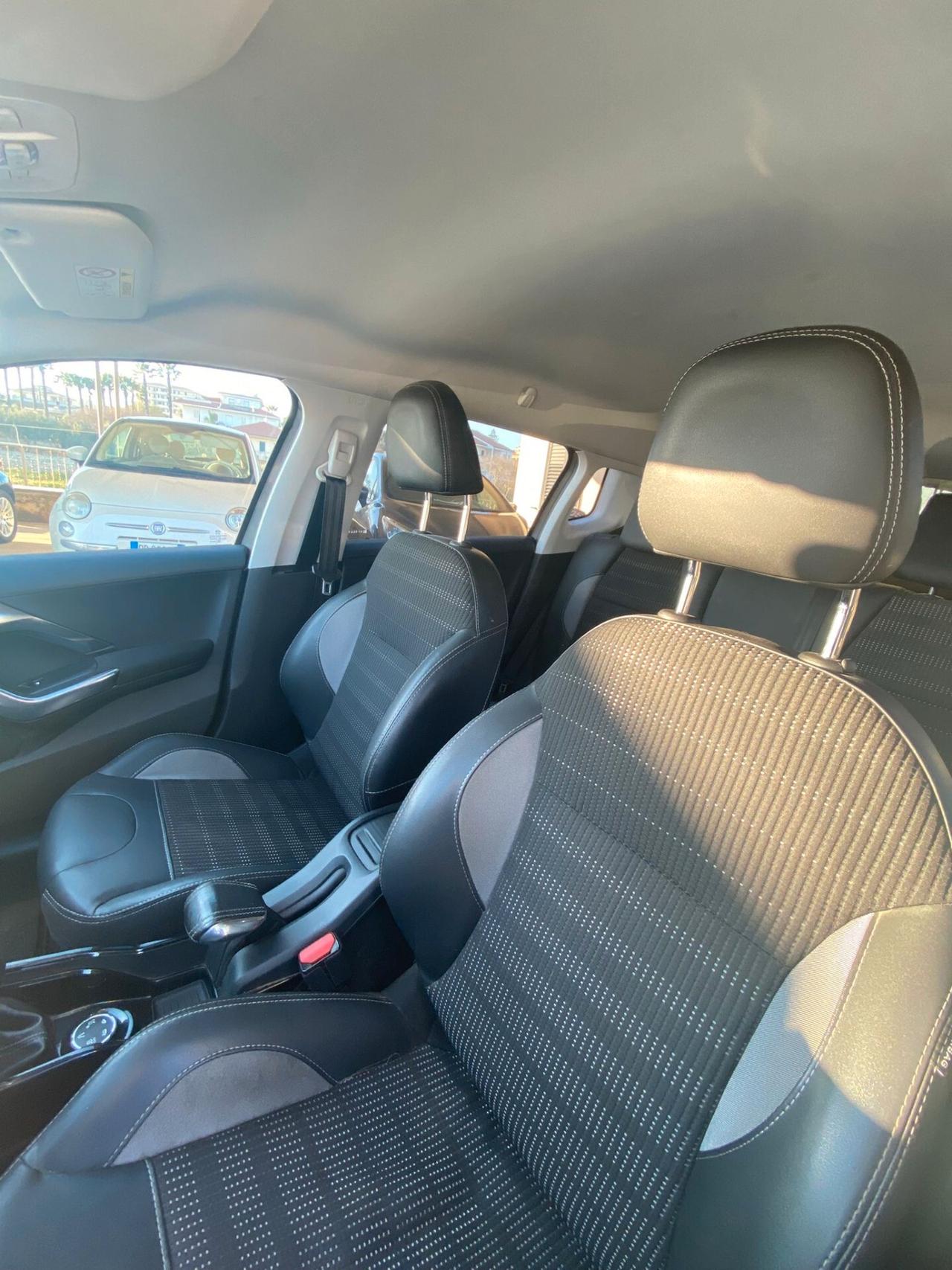 Peugeot 2008 BlueHDi 100 Black Matt