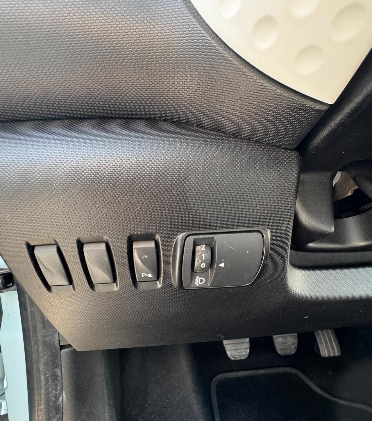 Renault Twingo 1.0 52kW Benz 5p *59.000 km*