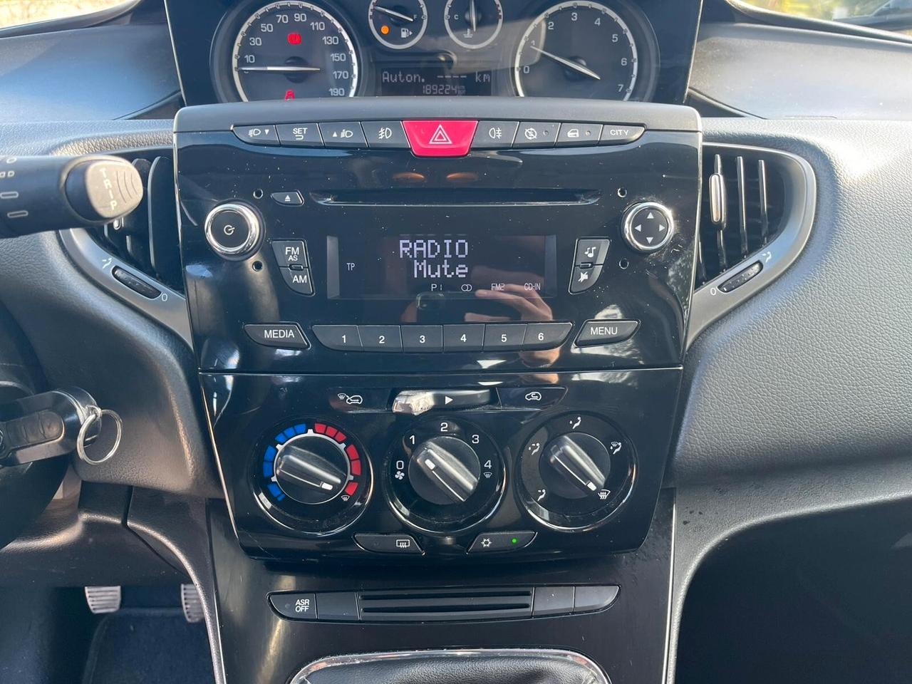 Lancia Ypsilon 1.2 - IDEALE X NEOPATENTATI - 2011