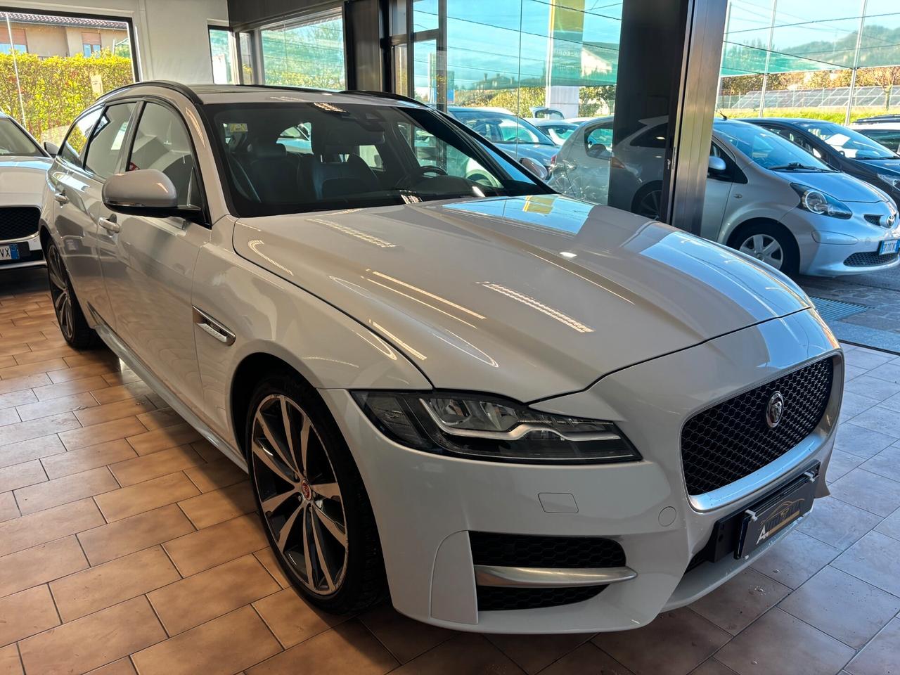 Jaguar XF 2.0d i4 R-Sport awd *TALGIANDI CERTIFICATI*