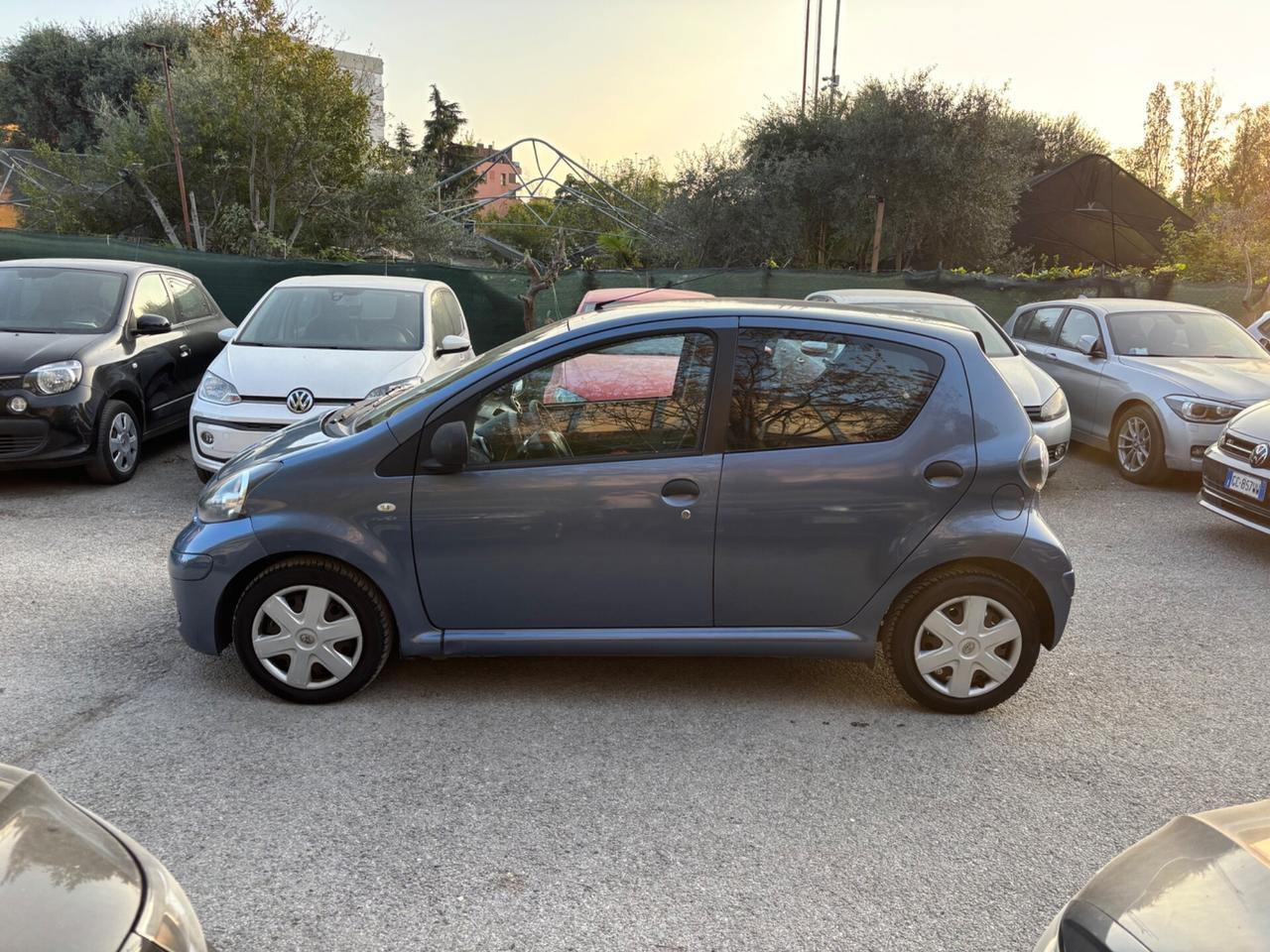 Toyota Aygo 1.0 5 porte Sol OK NEOPATENTATI