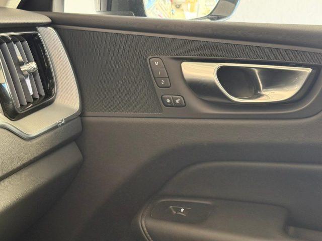 VOLVO XC60 B4 (d) AWD automatico Plus Dark