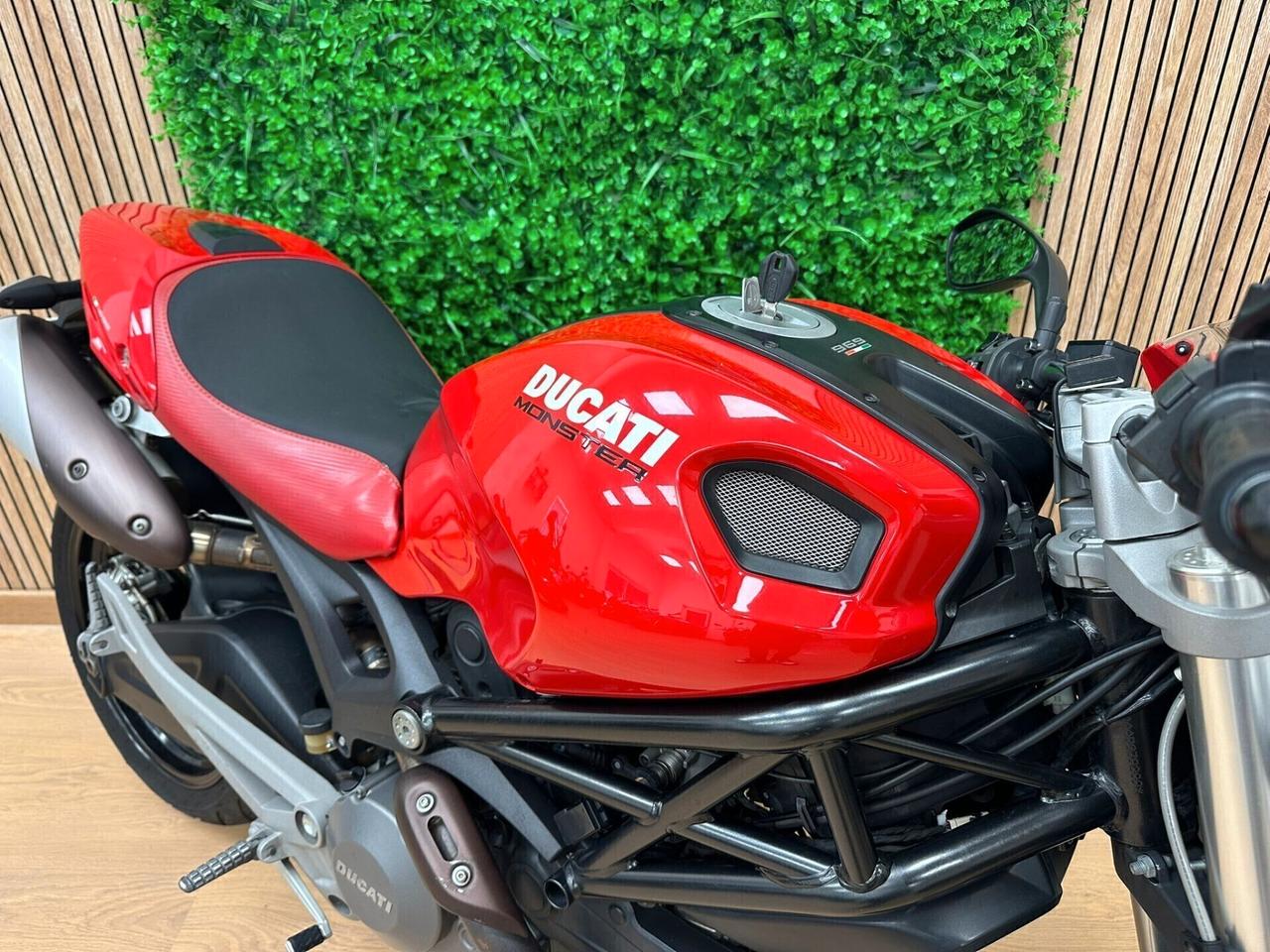 DUCATI MONSTER 696 - 2010 DA 79€ AL MESE