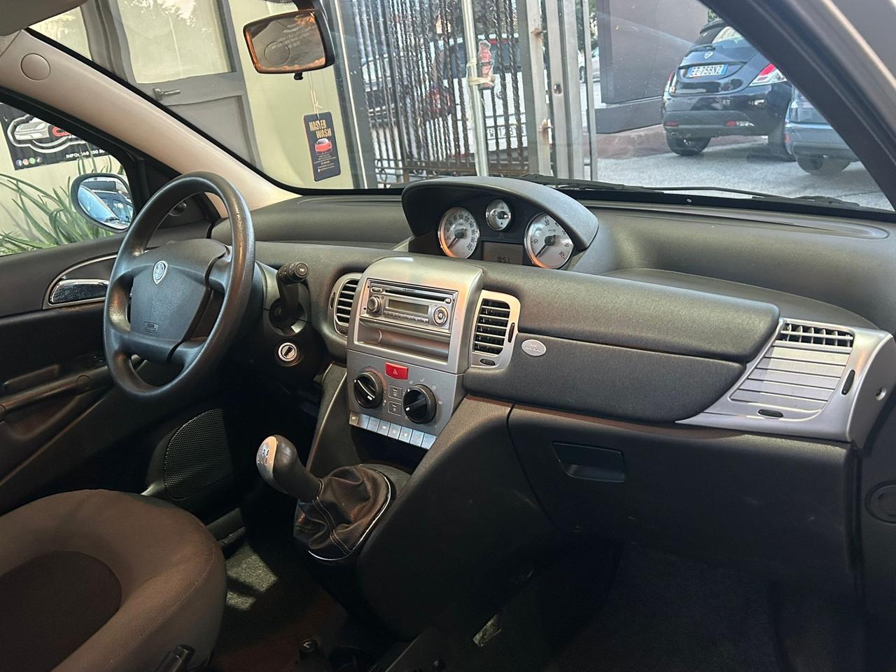 Lancia Ypsilon 1.3 MJT 75 CV Argento