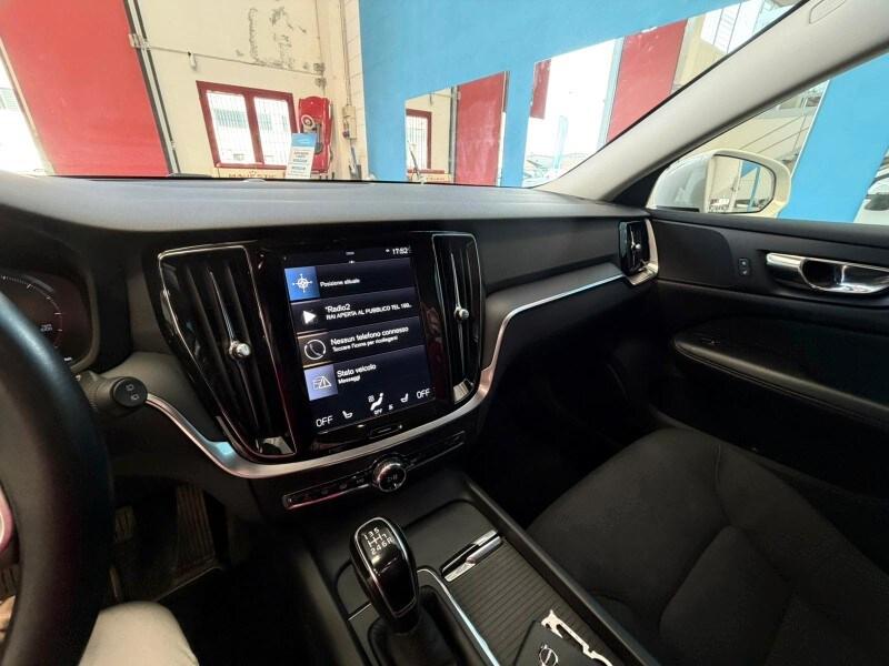 VOLVO V60 (2018-->) V60 D3 Business