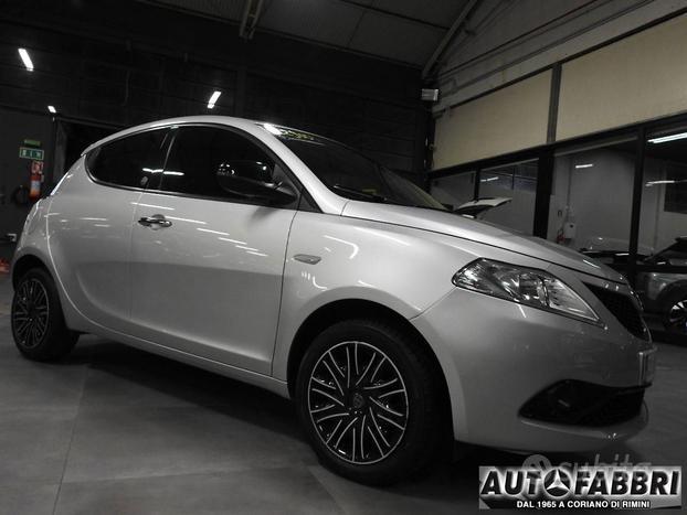 LANCIA - Ypsilon - 1.0 FireFly 5p. S&S Hybrid Gold