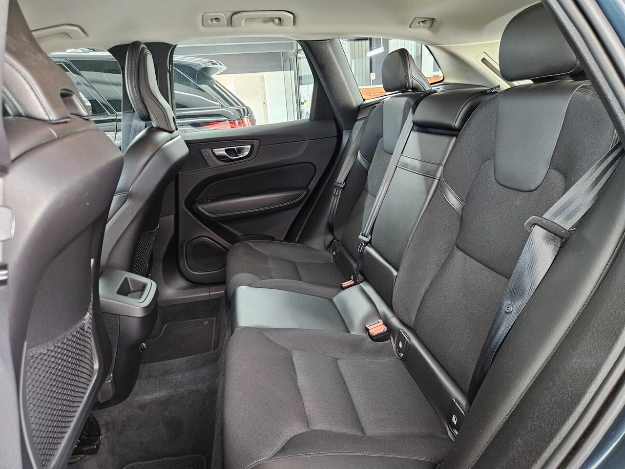Volvo XC60 2.0 b4 Momentum awd auto my20 - IVA ESPOSTA