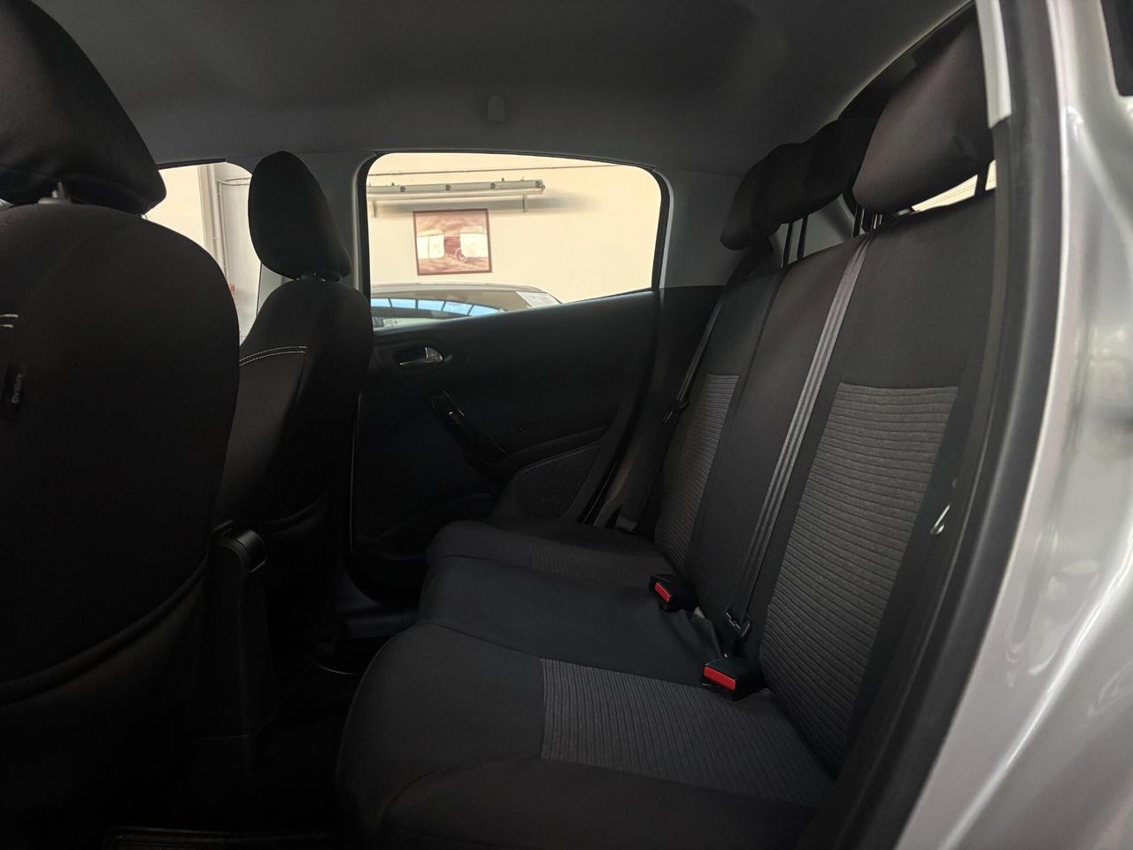 Peugeot 208 PureTech 82 5p. GPL Allure