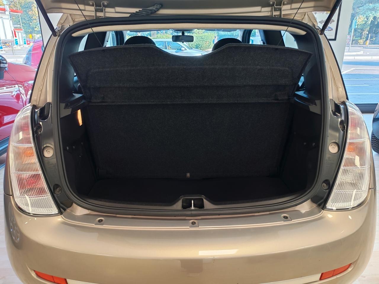 Lancia Ypsilon - TAGLIANDATA - tenuta MOLTO bene !!!