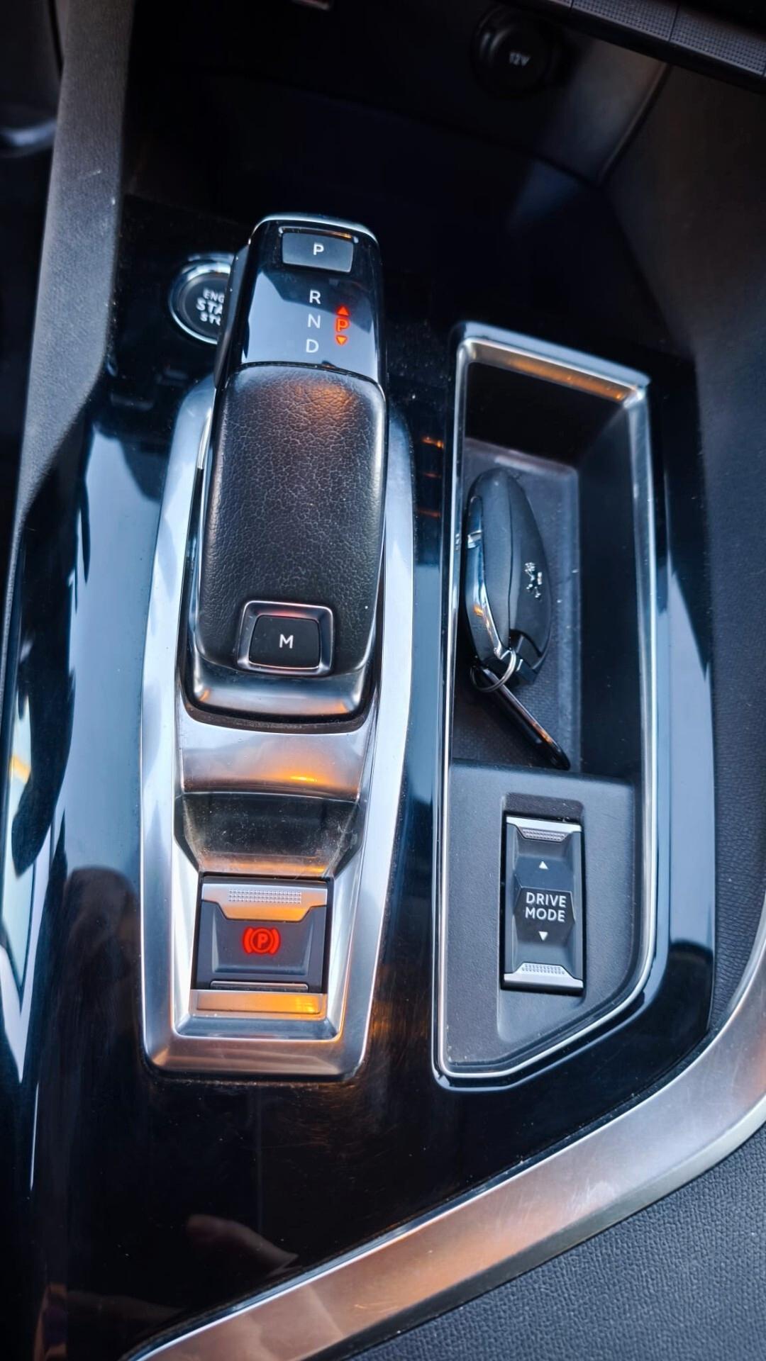 Peugeot 3008 BlueHDi 130 S&S EAT8 Active Pack