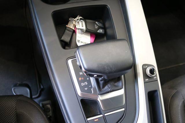 AUDI A4 40 TDI quattro S tronic Business Advanced