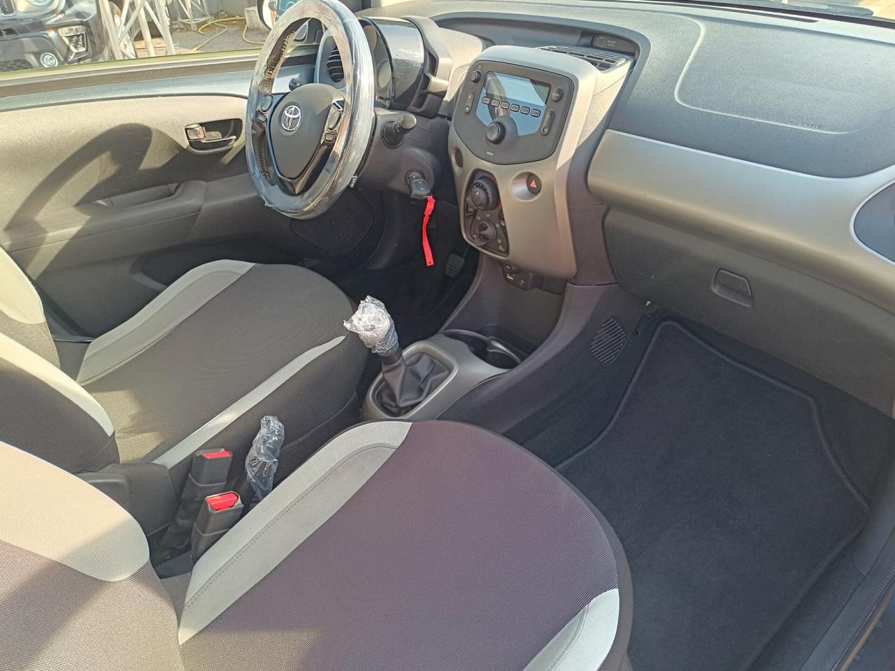 Toyota Aygo 1.0 VVT-i 69 CV 5 porte x-play