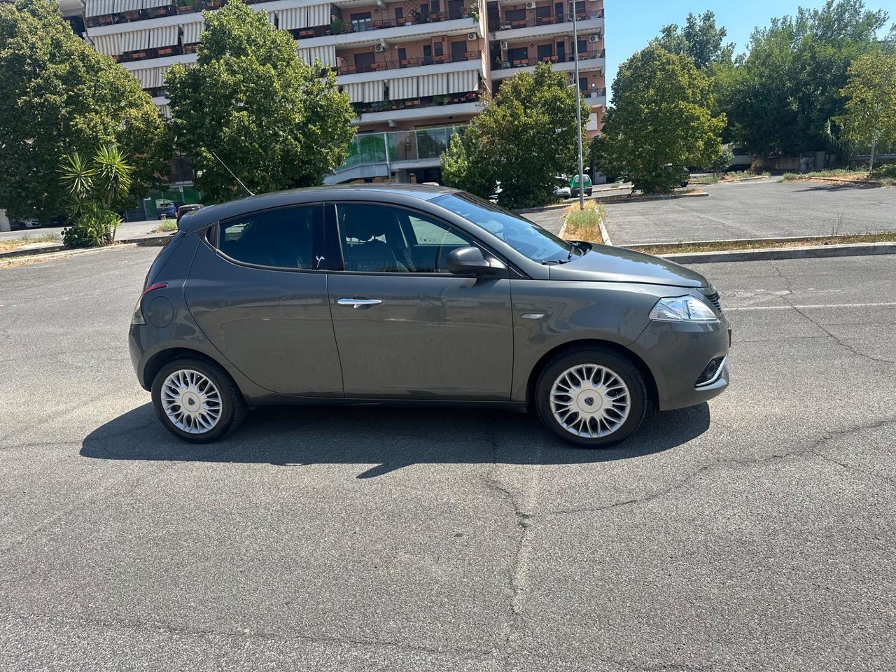 Lancia Ypsilon 1.2 69 CV 5 porte Gold