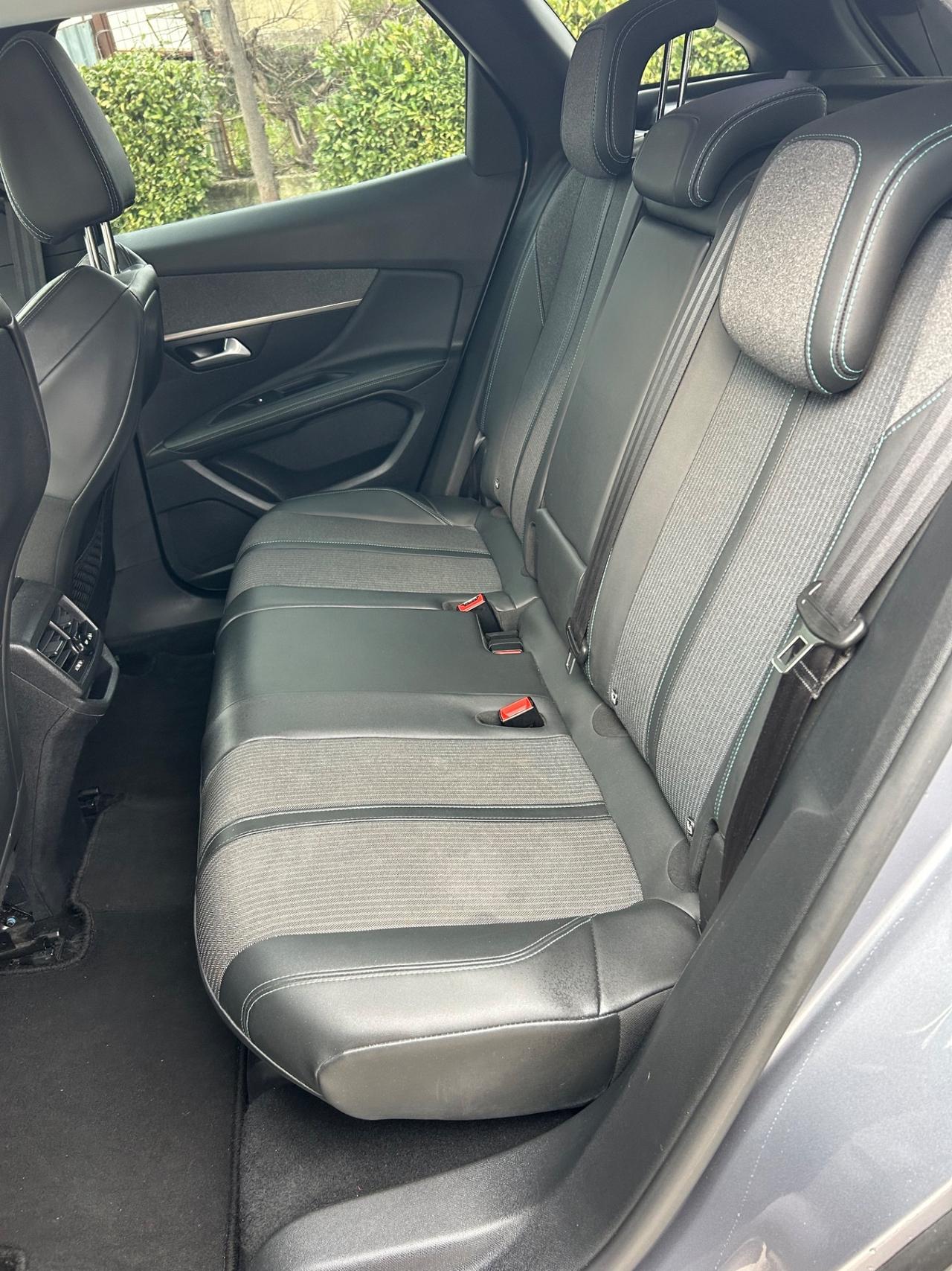 Peugeot 3008 BlueHDi 130 EAT8 Allure Pack