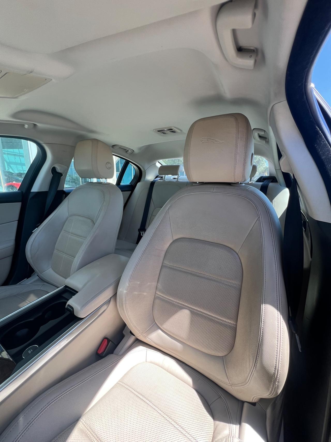 Jaguar XE 2.0d i4S 180cv auto T-stock offerta imperdibile