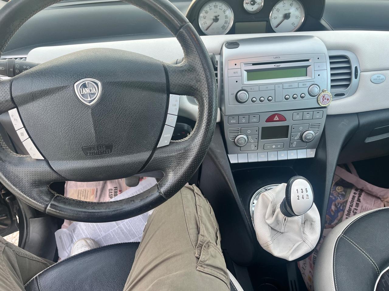 Lancia Ypsilon 1.2 69 CV versione Elle anno 2012