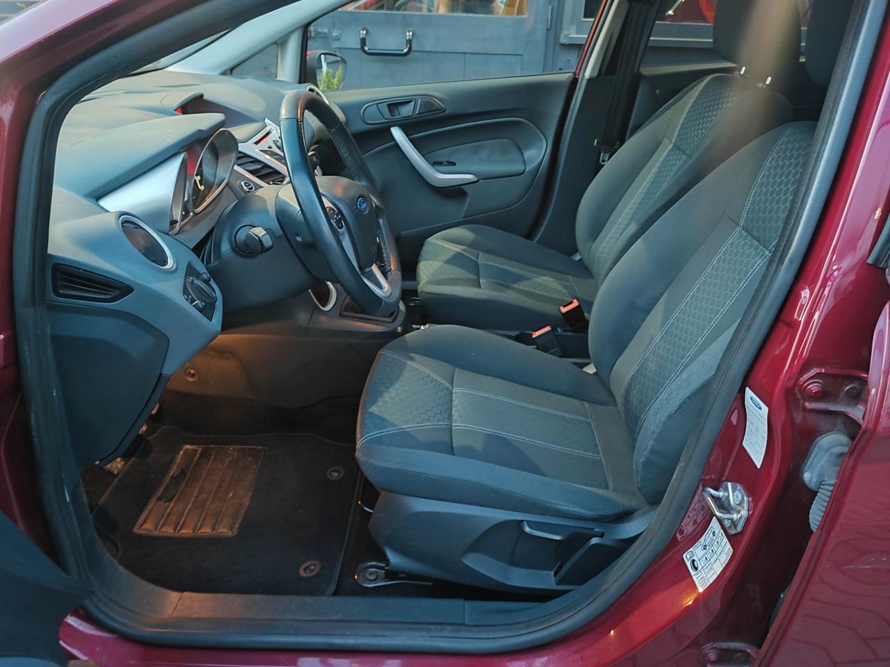 Ford Fiesta 1.4 5 porte Titanium uni-pro