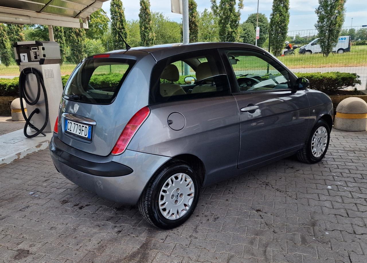 Lancia Ypsilon 1.2 16V Platino