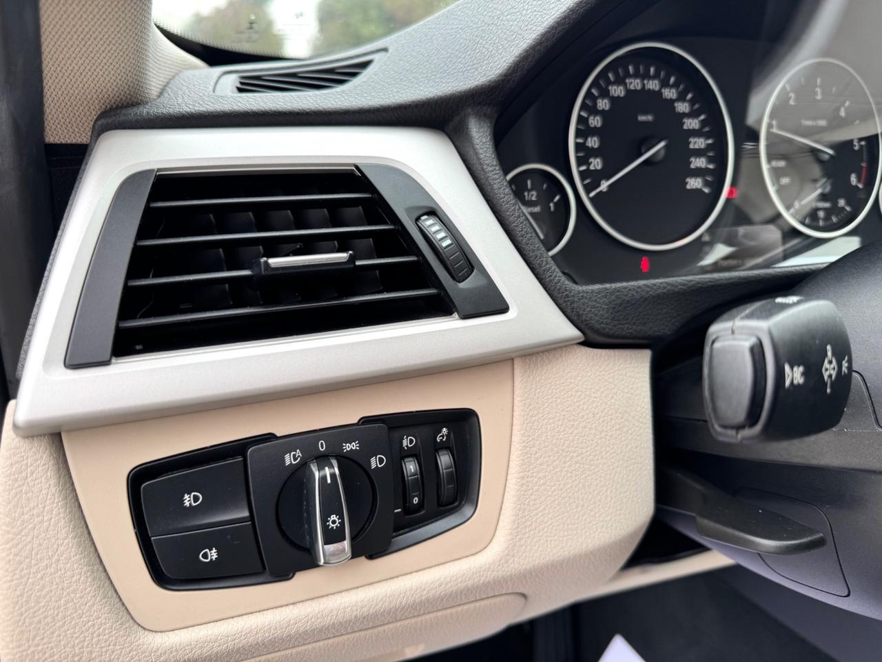 BMW 320d Automatic Touring XDRIVE - Navi 17