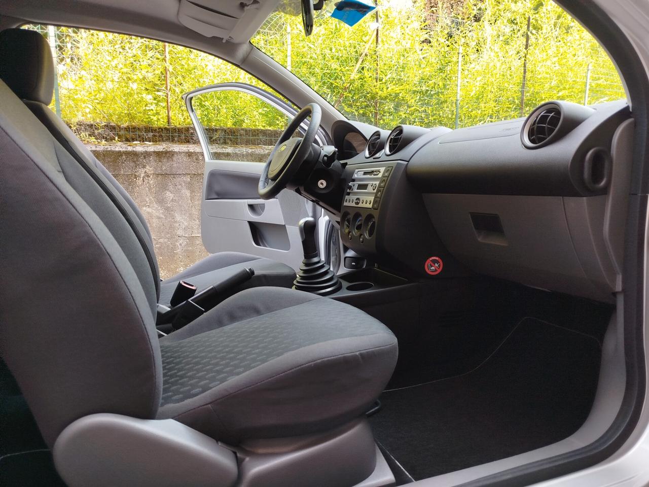 Ford Fiesta 1.2 BENZINA 75cv / 34.680km / Neopat.