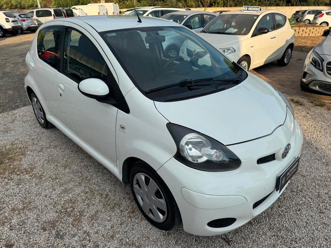 TOYOTA - Aygo - 12V VVT-i 5 porte Deep Ocean Connect - NEOPATENTATI - FINANZIABILE