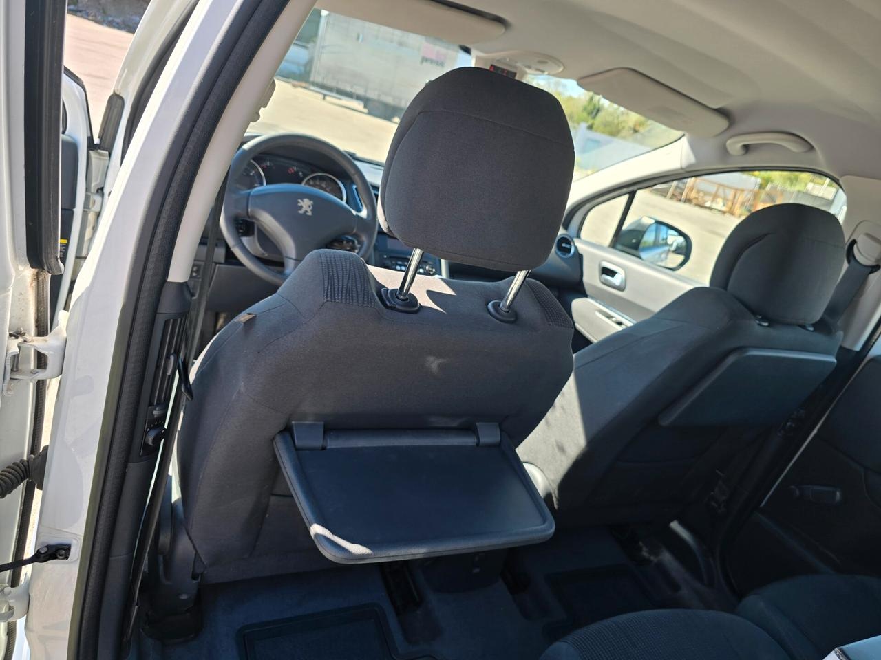 Peugeot 5008 1.6 HDi 115CV Active