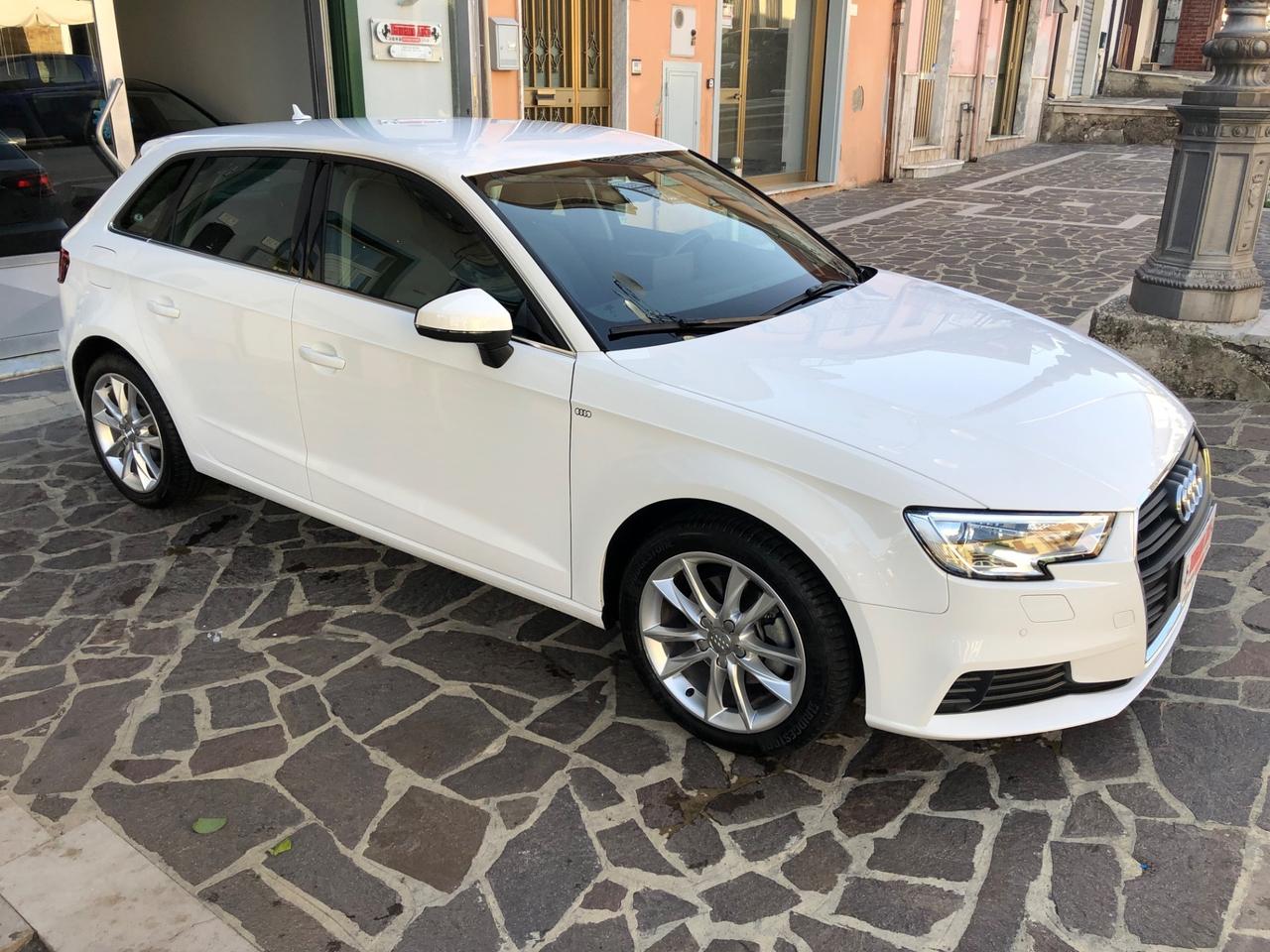 Audi A3 SPORTBACK 1.6TDI 110CV Design FULL/LED/NAV