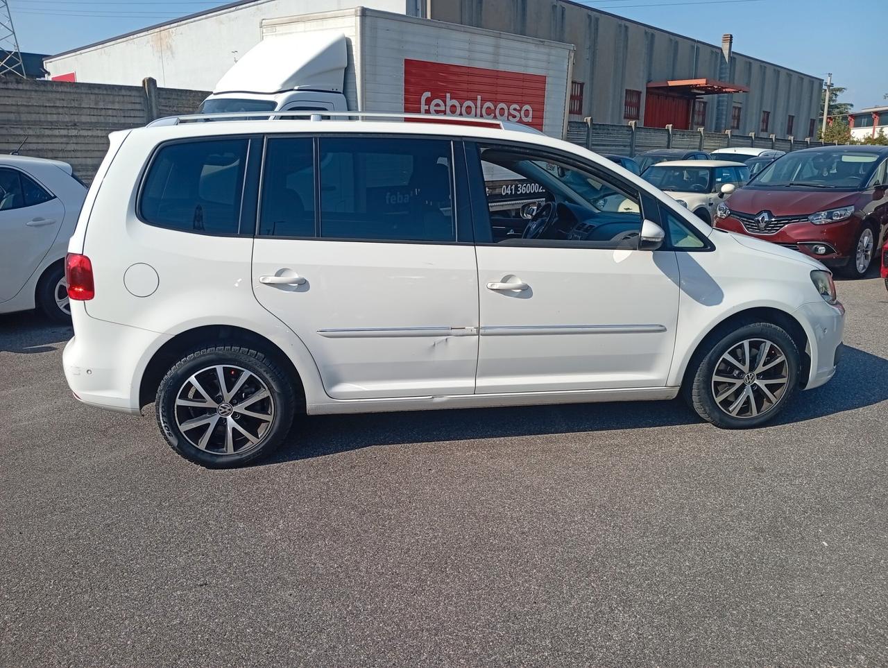 Volkswagen Touran 2.0 TDI 140 CV 7 POSTI