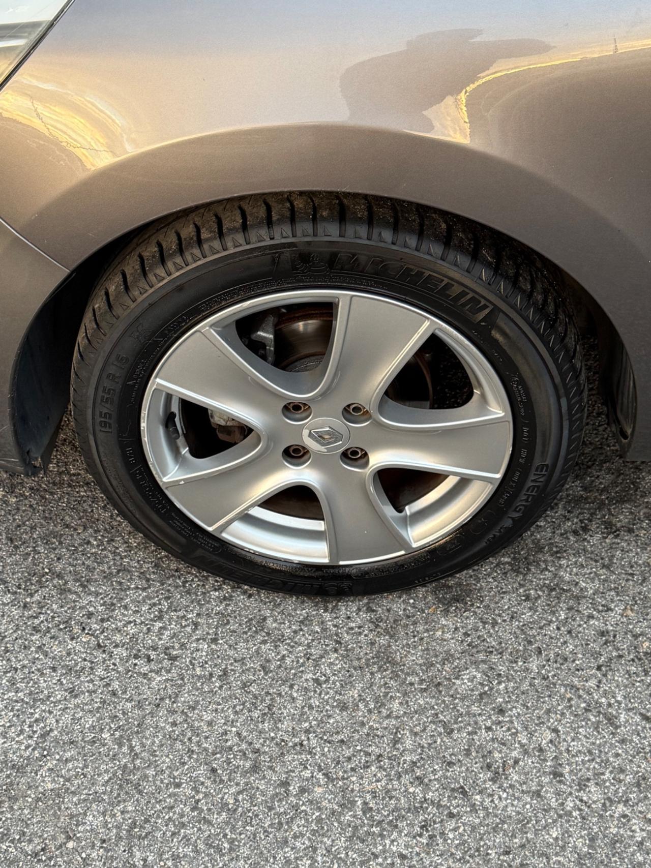 Clio 1.2 75CV -unipro-rate-neopatentati-garanzia
