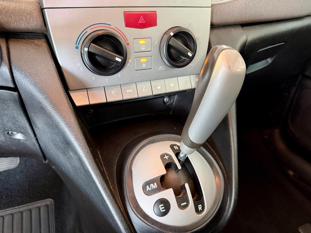 Lancia Ypsilon 1.3 MJT 75 CV Oro-CAMBIO AUTOMATICO-