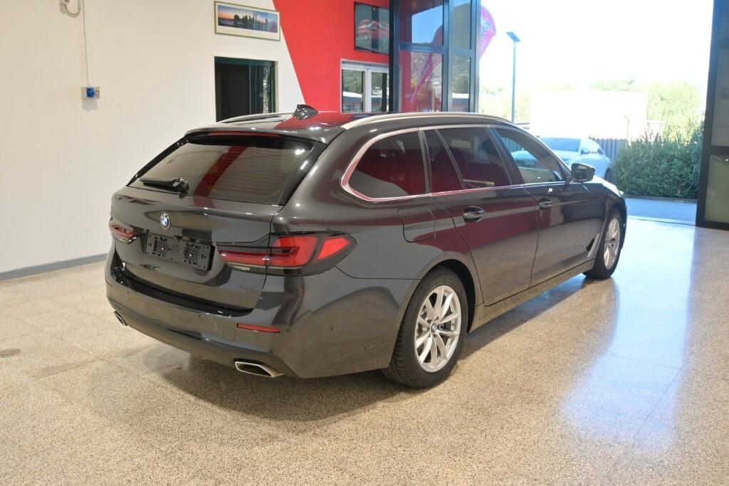 BMW 518D TOURING 136CV STEPTRONIC BUSINESS ADVANTAGE ( FARI LED ADATTIVI - BMW DIGITAL COCKPIT - ACTIVE CRUISE - PELLE - AMBIENT LIGHTS - NAVI - MIRROR - PARK ASSISTANT - TELECAMERA POST. )