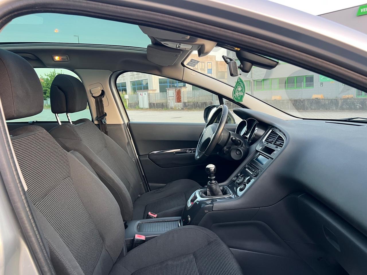Peugeot 5008 1.6 HDi 112CV Active