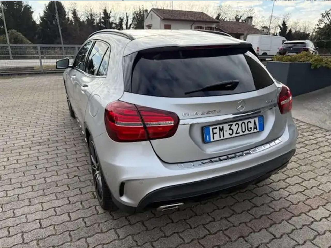 Mercedes-Benz GLA 220 GLA 220 d Premium edition1 4matic auto \\ 1 prop