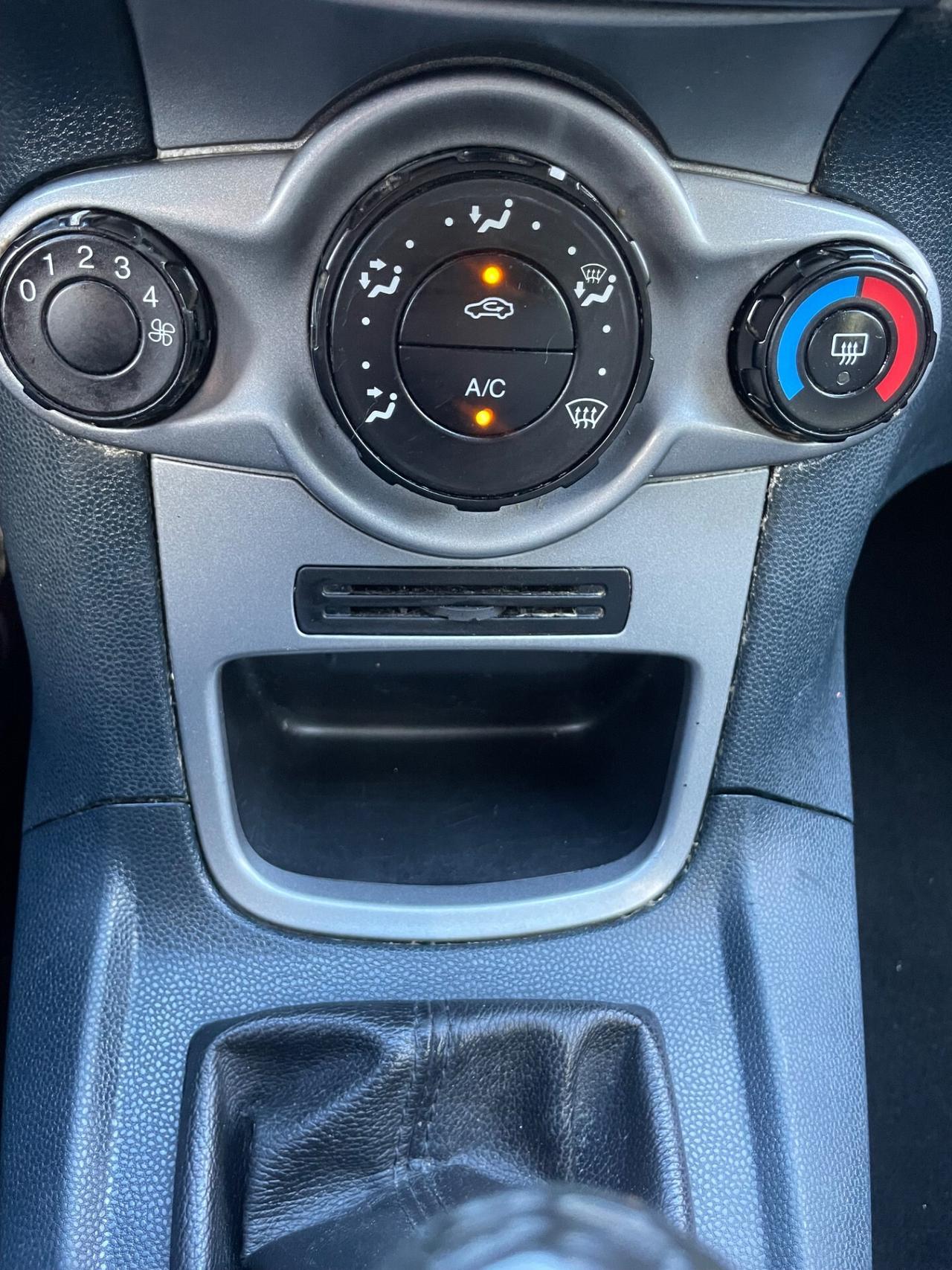 Ford Fiesta 1.4 5 porte Bz.- GPL Titanium