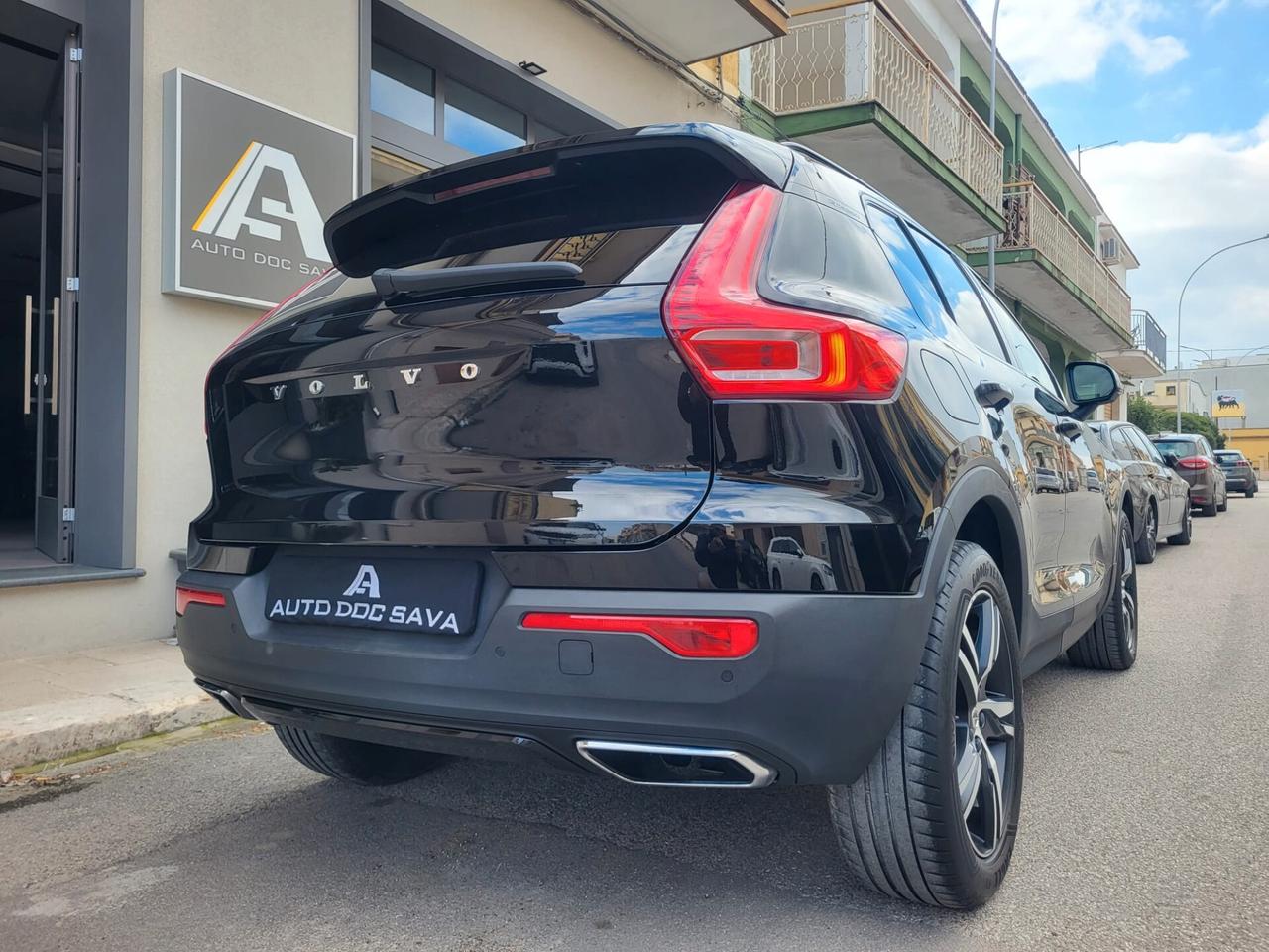 Volvo XC40 D3 Geartronic R-Design Retroc. Cerchi 19 Full Led...